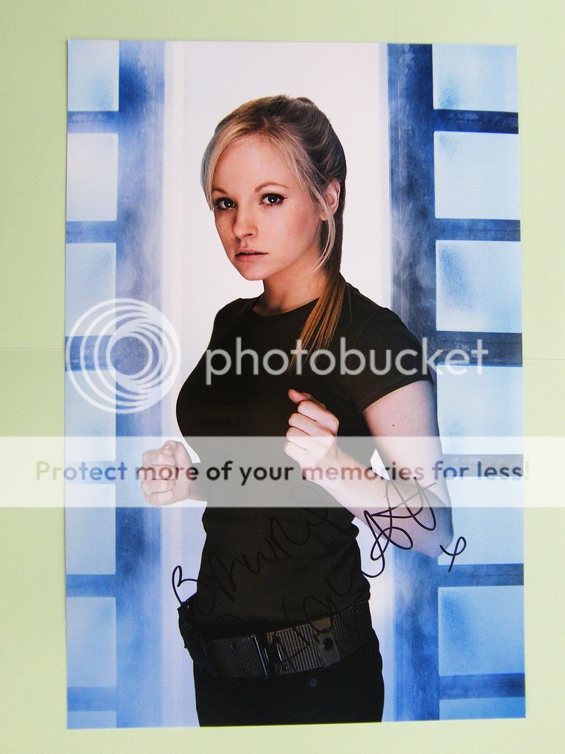 有关以下物品的详细资料: georgia moffett hand signed autograph 12